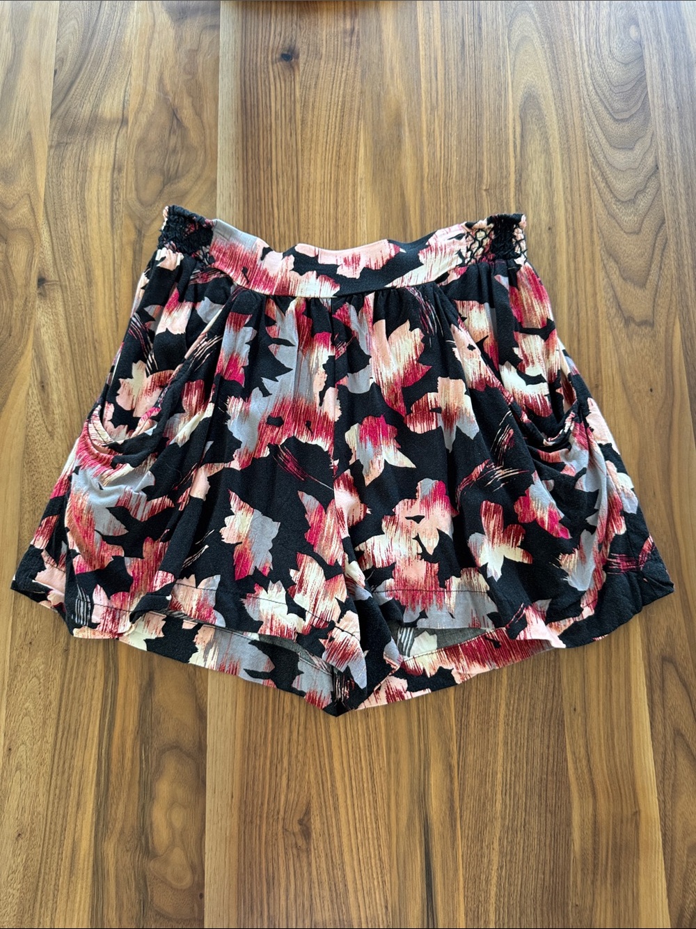 Ecote Shorts with Abstract Flower Print